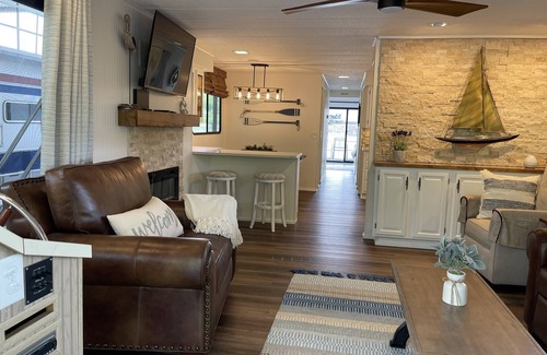 Downtown Knoxville Boat Rental | Top-Rated 70' Houseboat with Lake View & Pet-Friendly Perks