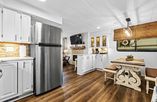 Downtown Knoxville Boat Rental | Top-Rated 70' Houseboat with Lake View & Pet-Friendly Perks