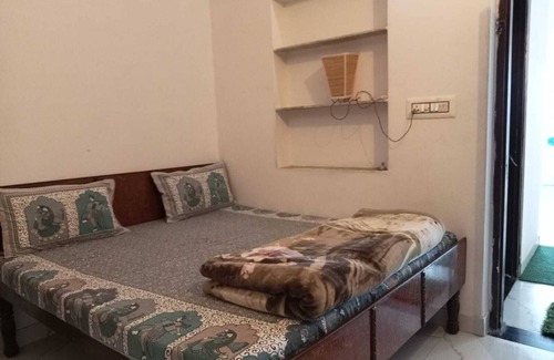 Amer House | Cozy Cocoon Auberge: Family-Friendly with Breakfast Included