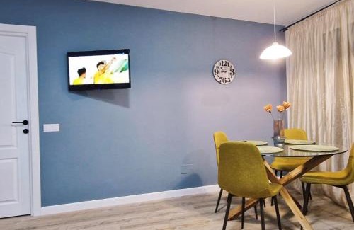 Sinnicoara Apartment | Convenient Stay Near Airport with Family & Pet-Friendly Perks