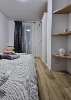 Sinnicoara Apartment | Convenient Stay Near Airport with Family & Pet-Friendly Perks