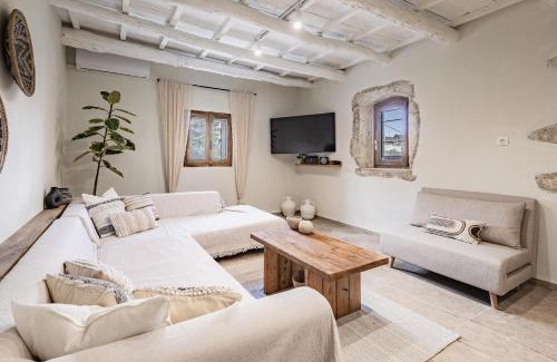 Kournas House | Discover To Patriko: 4-Star Retreat with Family & Pet Perks