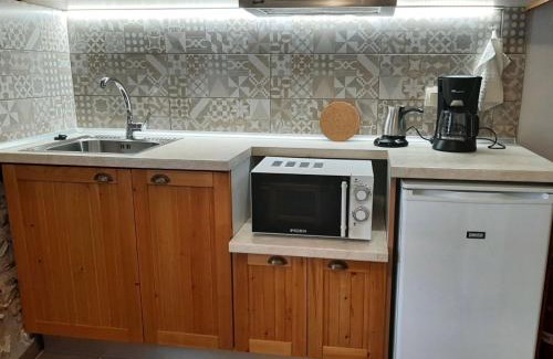 Panteleimon Apartment | Discover To Patriko Mas Guesthouse - Family-Friendly Retreat