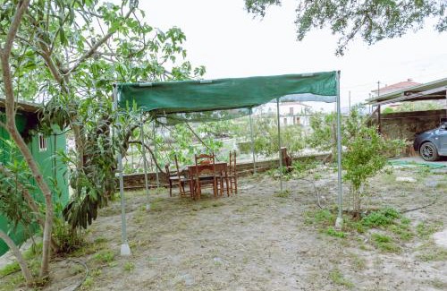 Vlachiotis Apartment | Welcoming To Petrino: Family and Pet-Friendly Retreat