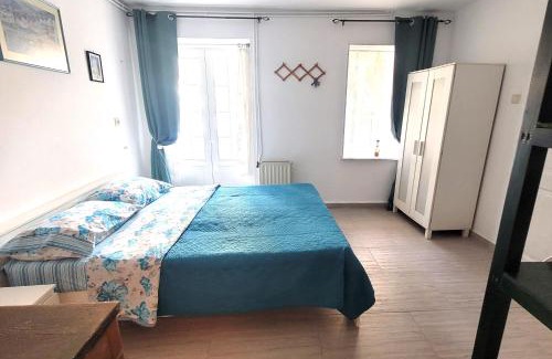Panagia Apartment | To Ryaki: Exceptional 4-Star Retreat with Hot Tub Access