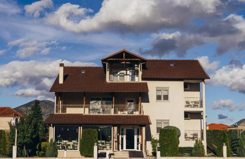 Mesopotamia House | Guest Rated 10/10: Experience To Spiti tis Sofias