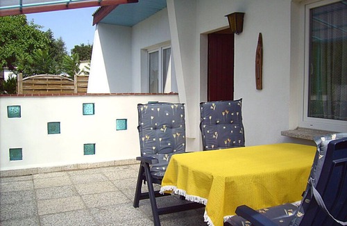 Lubmin House | Cozy Beachside Residence with Kitchen and Breakfast Options