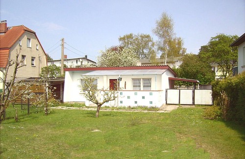 Lubmin House | Cozy Beachside Residence with Kitchen and Breakfast Options