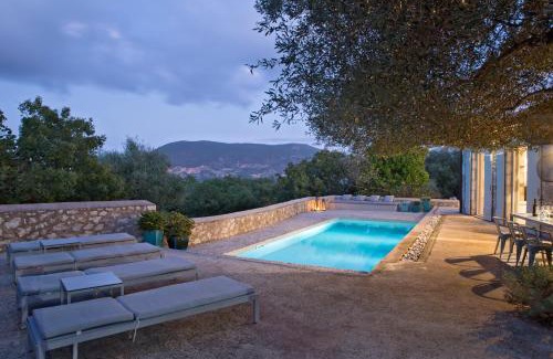 Tselendata Villa | Oceanfront Retreat at To Throni – Rated 10/10 by Guests