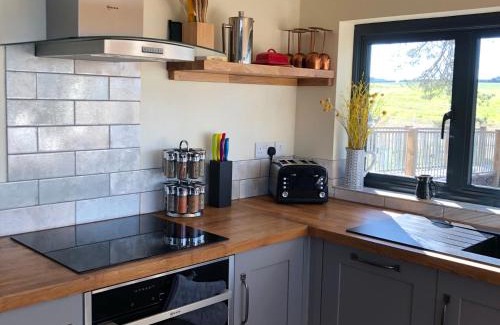 King's Lynn Other | Toad Hall: Pet-Friendly Haven with Hot Tub & Perfect Score