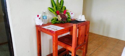 Eua Cabin | Relax at Toafa Lodge: Oceanfront Views & Family-Friendly Amenities