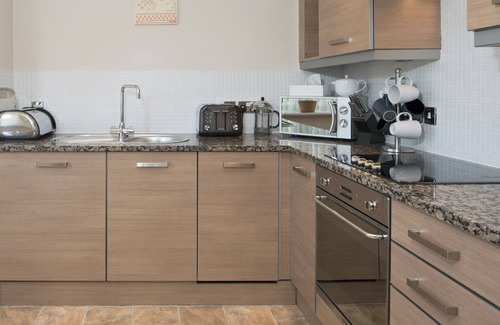 Durham Apartment | Guest Favorite: Milbungate View in Durham City Awaits