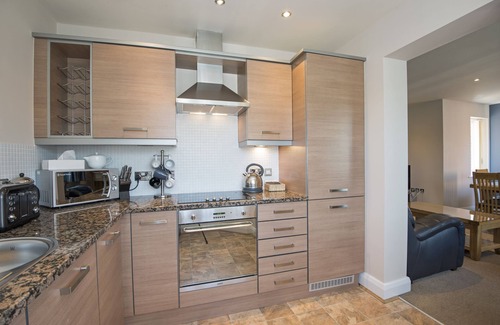 Durham Apartment | Guest Favorite: Milbungate View in Durham City Awaits