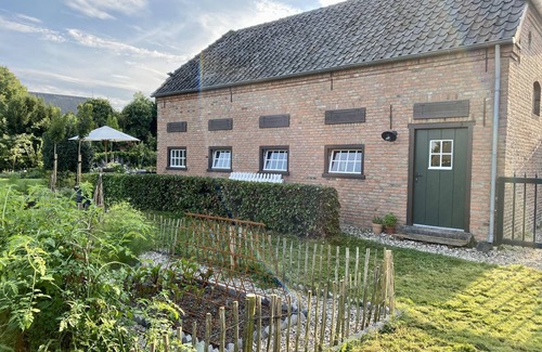 Kalkar House | Discover Tobacco Barn: Guest Rated 10/10 with Spa & Breakfast
