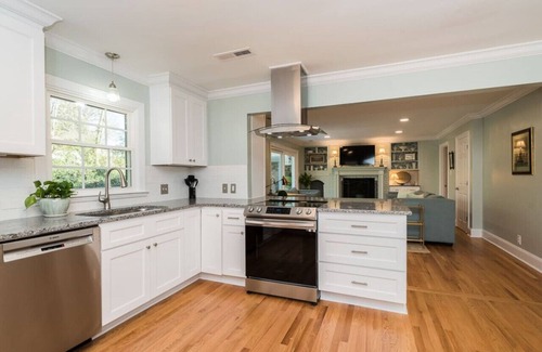 North Garrett Road House | Discover Tobacco Road Retreat: Pet-Friendly Family Getaway
