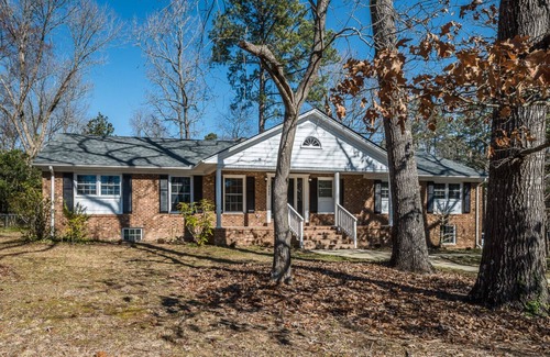 North Garrett Road House | Discover Tobacco Road Retreat: Pet-Friendly Family Getaway