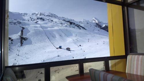Candanchu Apartment | Stay at Tobazo Candanchú: Ideal for Families & Accessible
