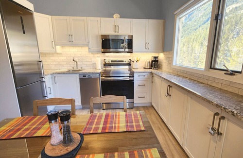 East Kootenay Apartment | Toby Creek Loft, lower village, close to Village gondola and Toby chairlift