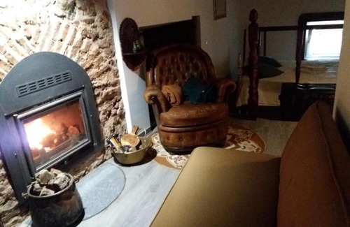 Arraiolos Apartment | Wheelchair Accessible Haven at Toca da Mimi - 9/10 Rated