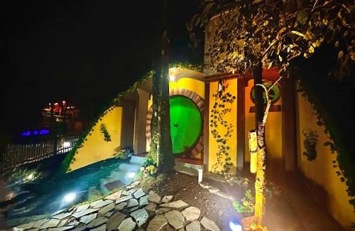 Bueno Brandao Bed & Breakfast | Discover Toca do Hobbit - Vila Mágica with Pool & Hot Tub