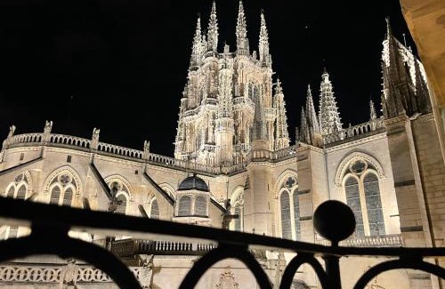 Burgos Apartment | Elegant Stay at Tocando la Catedral, 4-Star Family Retreat