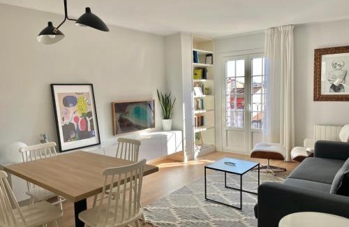 Burgos Apartment | Elegant Stay at Tocando la Catedral, 4-Star Family Retreat