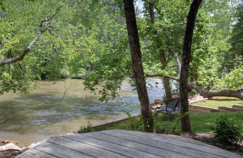 Blue Ridge House | Relaxing Retreat at Toccoa Hideaway with Hot Tub Access