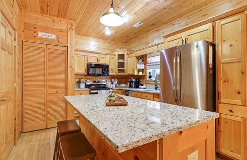 Suches Cabin | Family-Friendly Toccoa River with Hot Tub in Chattahoochee NF