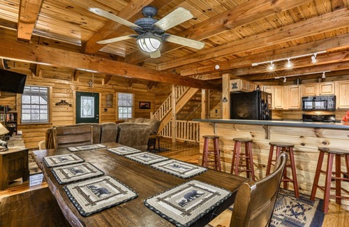 Mineral Bluff Cabin | Indulgent Toccozy Cabin Retreat | Mineral Bluff, GA