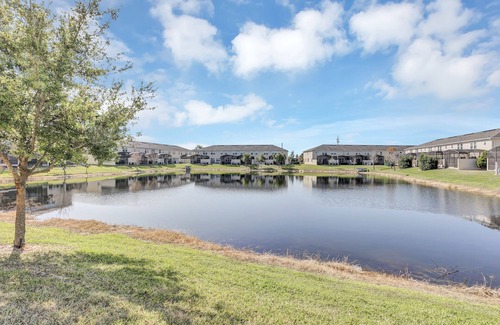 Kissimmee House | Discover Tocoa Bay: Top-Rated 4BD Townhome by Disney