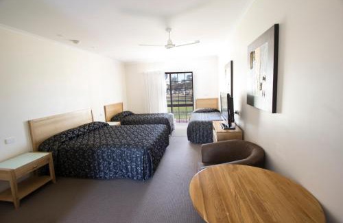 Tocumwal Resort | Relax at Tocumwal Golf Resort with Pool and Family Amenities