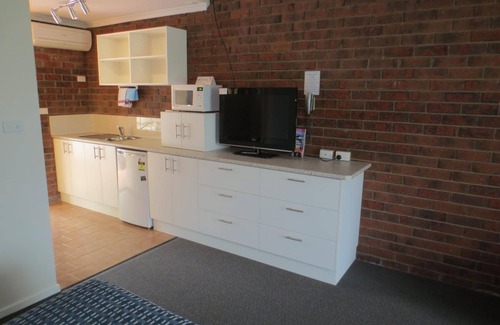 Tocumwal Hotel | Idyllic Tocumwal Golf Resort with Pool and Breakfast Options