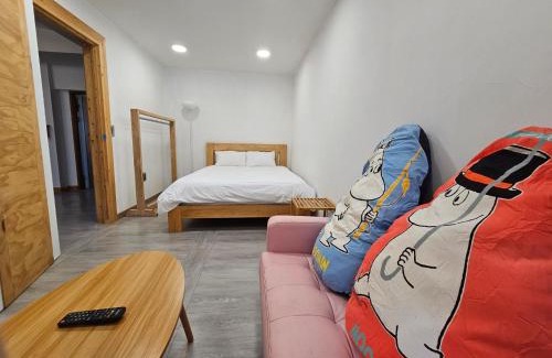 Downtown House | Pet-Friendly Retreat at Today Jeju Yongdam - Rated 9.4/10