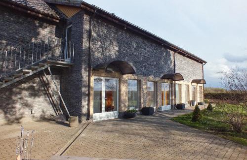 Toila Apartment | Inviting Toila Pikk Apartment with Hot Tub & Kitchen Access