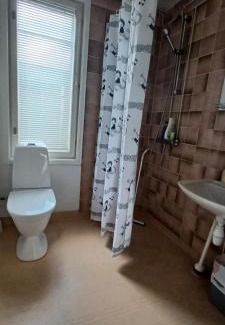 Kokkola Apartment | Cozy Toimisto-Majoitus B: Pet-Friendly with Kitchen Amenities