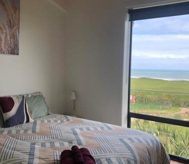 Papatotara Bed & Breakfast | Stunning Oceanfront Retreat at Toi Toi Papatotara