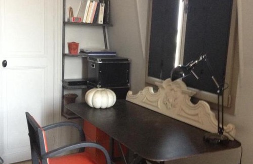 Saint-Germain-en-Laye Apartment | Welcoming Family Retreat at Toits Republique Hotel