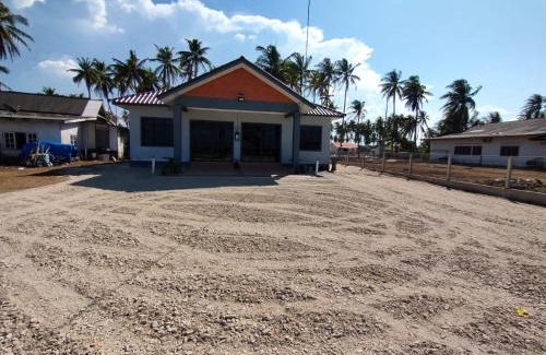 Setiu House | Ocean View Retreat at Tok Mek Homestay for Families
