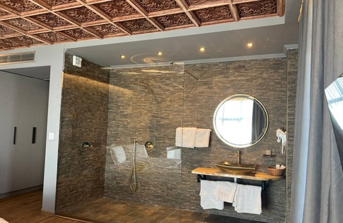 Udenisht Hotel | Relax at Toka Hotel Restaurant with Spa & Breakfast Options