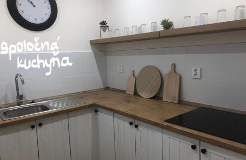 Mala Trna Apartment | Cozy Tokajský domček: Child-Friendly with Kitchen Amenities