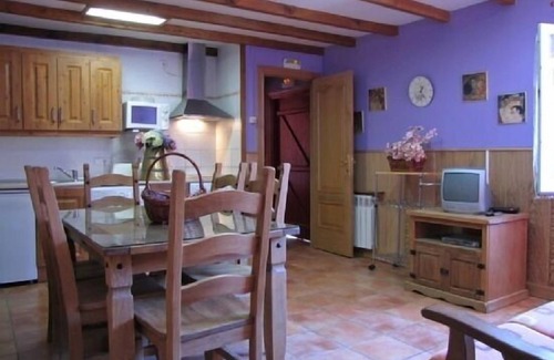 Valcarlos Cottage | Spacious Toki Ona Cottage for 22 with Oceanfront Views