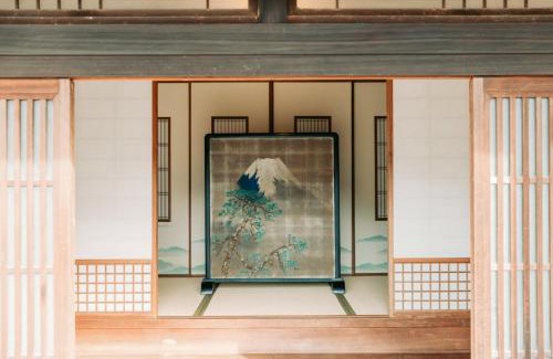 Ieura House | King Villa: Family-Friendly Retreat with Stellar Reviews