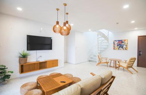 District 4 Apartment | Tokyo 86 Penthouse: Rooftop Garden Oasis in Central City