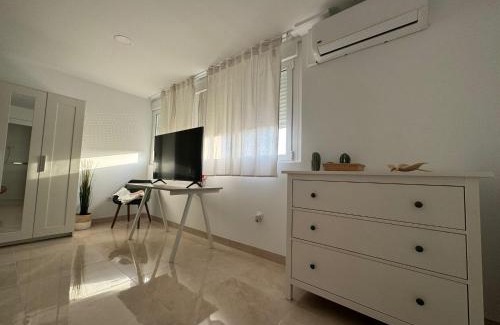 Almeria House | Premium Private Bath at Monsul Rooms, Rated 9.9/10!