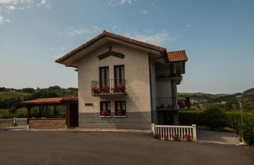 Zumaia House | Oceanfront Tolare-Berri: Rated 9.4/10 & Family-Friendly