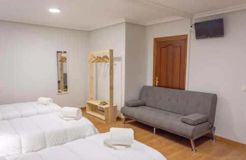 Madridejos Apartment | Discover Toledo Mágico: Family-Friendly Stay Awaits!