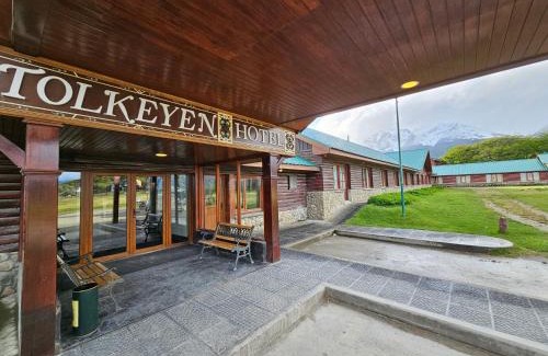 Province of Tierra del Fuego Hotel | Welcoming Tolkeyen Ushuaia Hotel with Breakfast & Family Fun