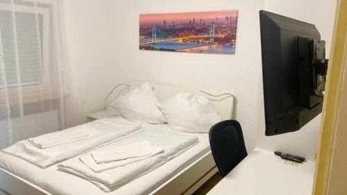 Germersheim Apartment | Convenient FeWo Steps from Campus - Child-Friendly Haven