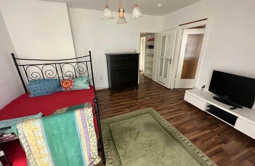 Vahrenwald Apartment | Attractive Family-Friendly Apartment in Ideal Location