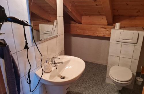 Ettensberg Apartment | Scenic Waterfront Retreat with Mountain Views & Sun Balcony